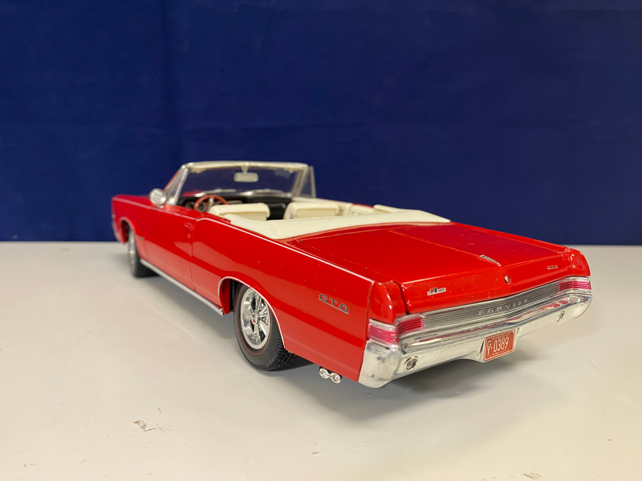 NO BOX 1/18 1965 Pontiac GTO Convertible (Red) Diecast Car Model