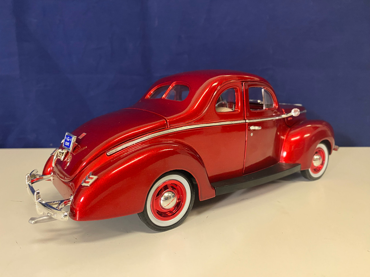 AS-IS 1940 Ford Deluxe Red 1/18 Diecast Model Car by Motormax