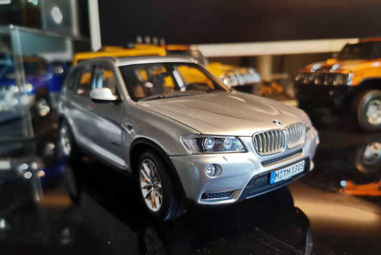 1/18 Dealer Edition BMW X3 2nd Generation F25 (2011–2017) (Silver) Diecast  Car Model