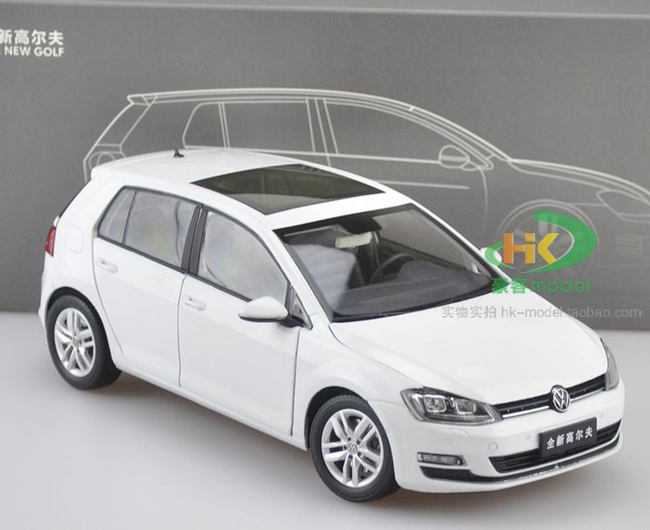 1/18 Dealer Edition Volkswagen Golf VII 7th Generation (White) Diecast Car Model