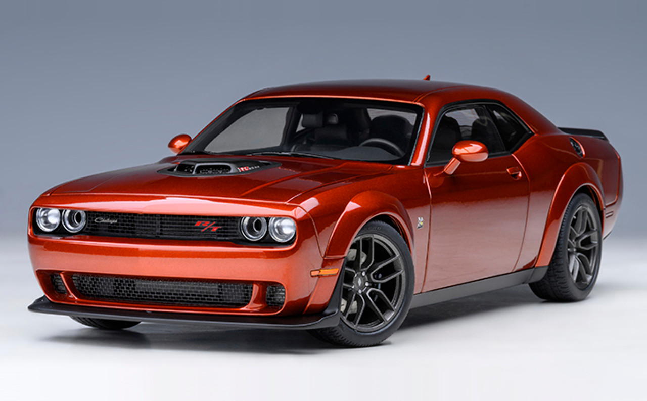 1/18 AUTOart 2022 Dodge Challenger R/T Scat Pack Widebody (Sinamon Stick  Orange) Car Model