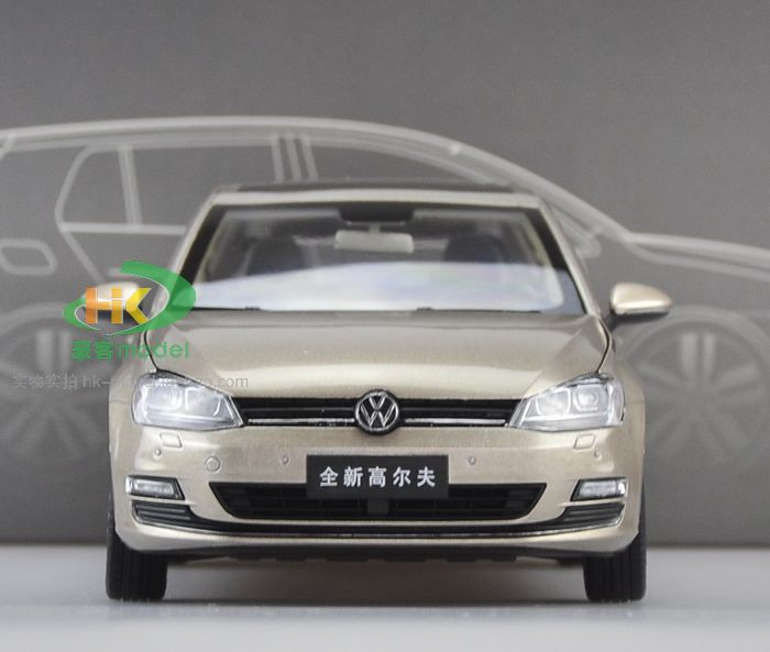 1/18 Dealer Edition Volkswagen Golf VII 7th Generation (Golden