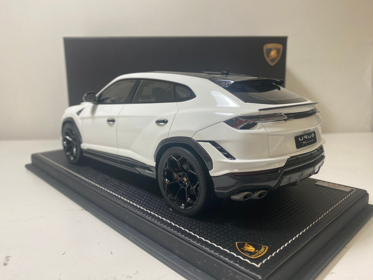 1/18 MR Collection Lamborghini Urus Performante (Bianco Icarus White) with Carbon Roof Resin Car Model ONE OFF