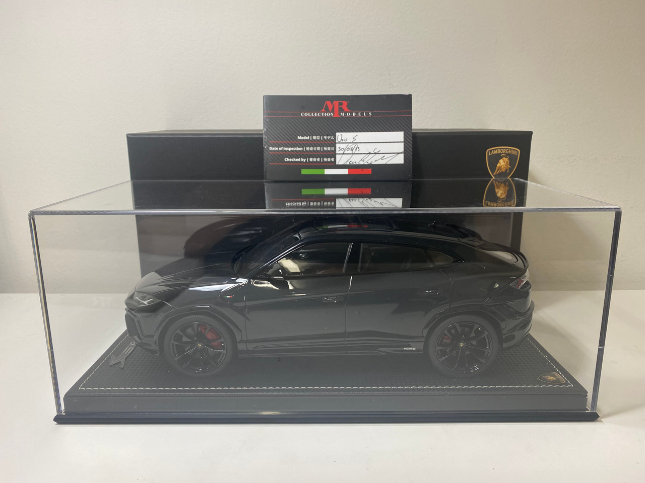 1/18 MR Collection Lamborghini Urus S (Black) Resin Car