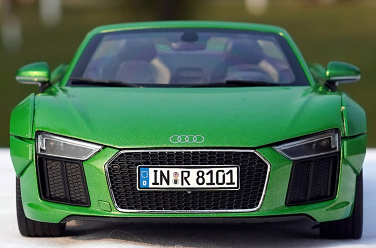 1/18 Dealer Edition Audi R8 V10 Plus Spyder (Green) Diecast Car Model