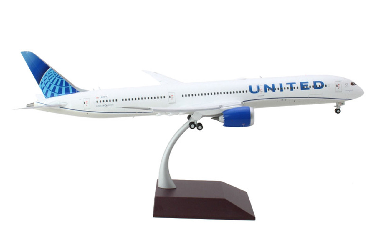 Boeing 787-10 Commercial Aircraft with Flaps Down "United Airlines" White with Blue Tail "Gemini 200" Series 1/200 Diecast Model Airplane by GeminiJets