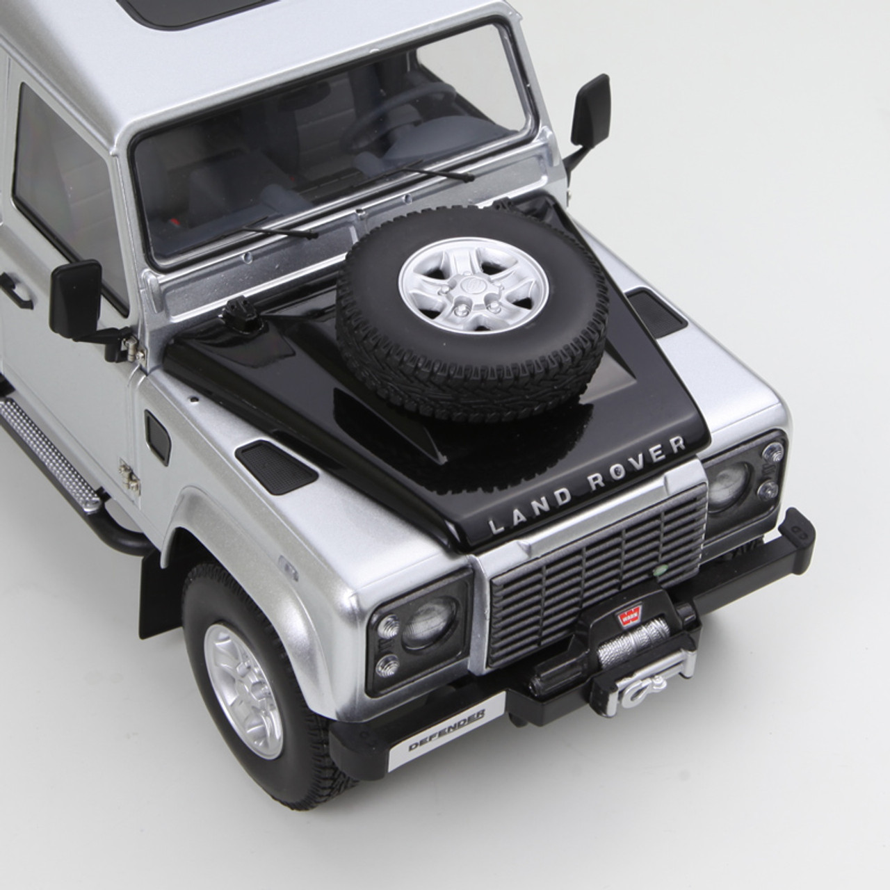 1/18 Kyosho Land Rover Defender 90 SWB (Silver w/ Black Hood