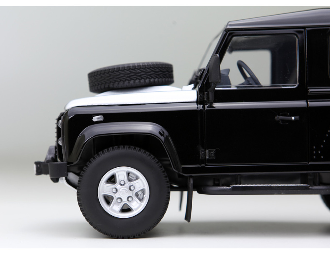 1/18 Kyosho Land Rover Defender 90 SWB (Black w/ White Hood) Diecast Car Model