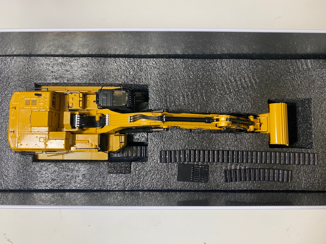 DAMAGED AS-IS 1/50 Diecast Masters Cat 395 Large Hydraulic Excavator