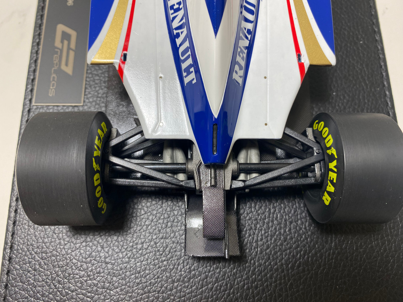 DAMAGED AS-IS 1/18 GP Replicas 1996 Formula 1 Damon Hill Williams FW18 #5 winner Canada GP World Champion Car Model