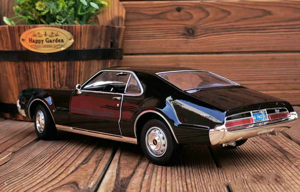 1/18 1966 Oldsmobile Toronado (Black) Diecast Car Model