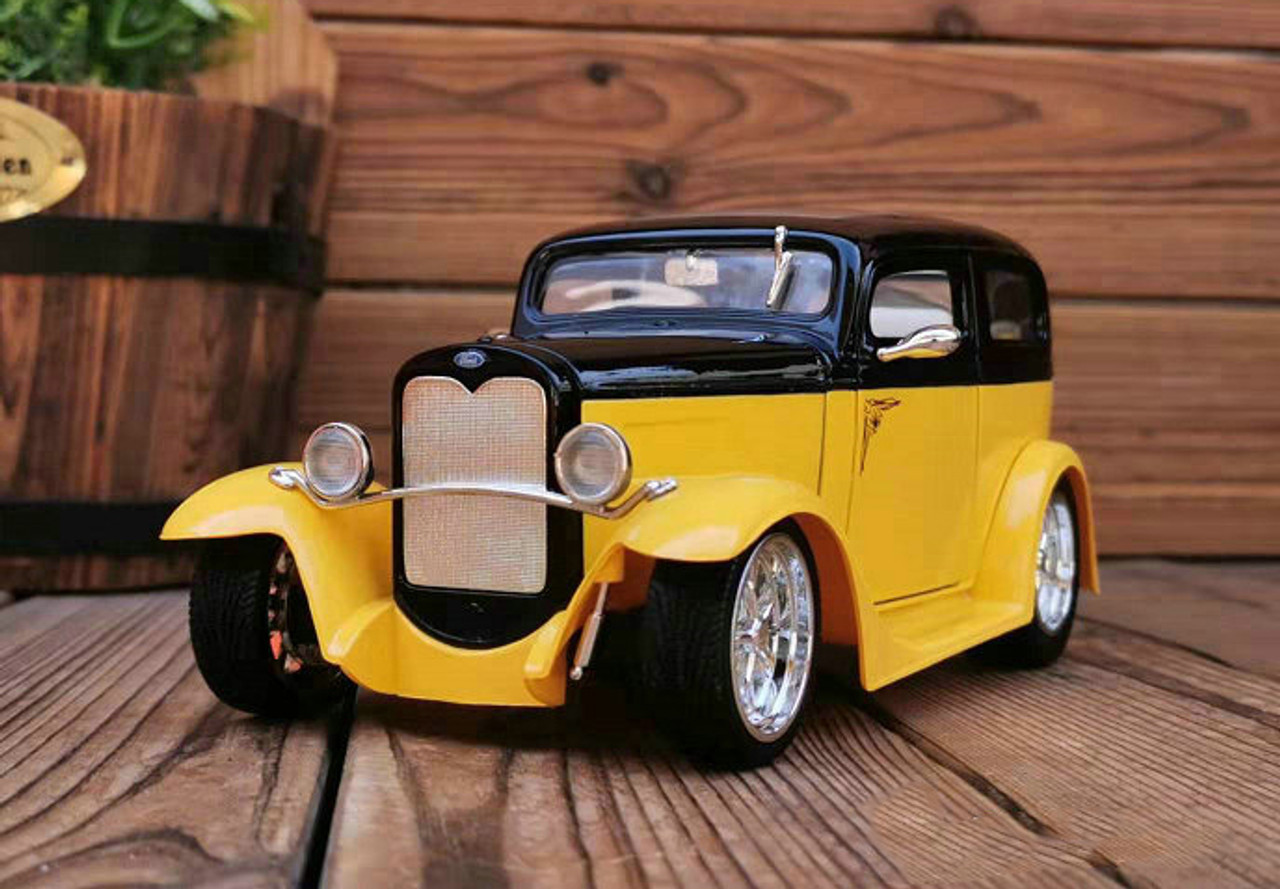 1/18 1931 Ford Model A Sedan (Yellow & Black) Diecast Car Model