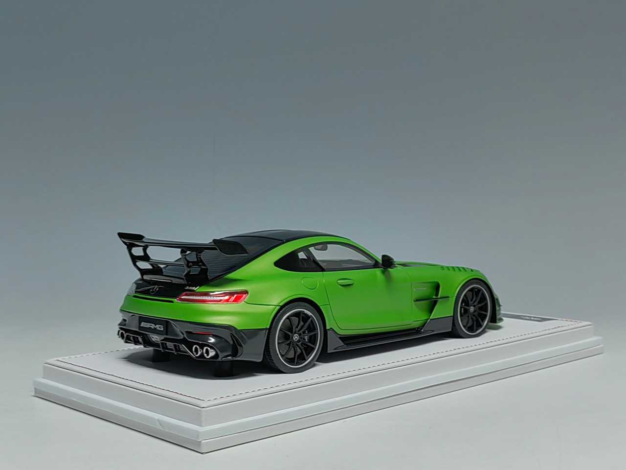 1/18 Ivy Mercedes-Benz AMG GT Black Series (Emerald Green Metallic) Resin Car Model Limited 60 Pieces