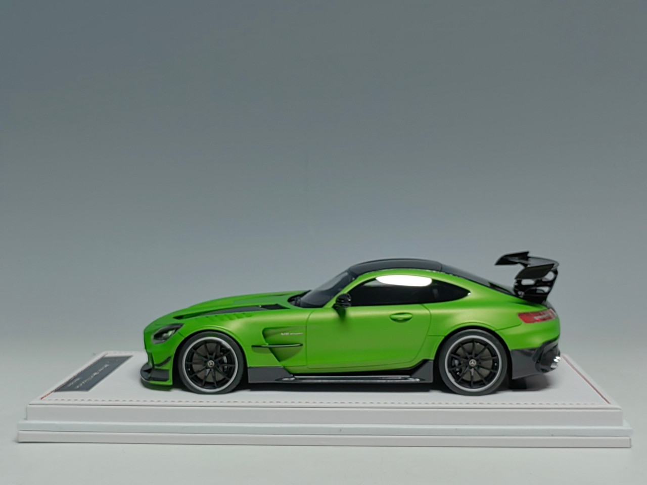 1/18 Ivy Mercedes-Benz AMG GT Black Series (Emerald Green Metallic) Resin Car Model Limited 60 Pieces