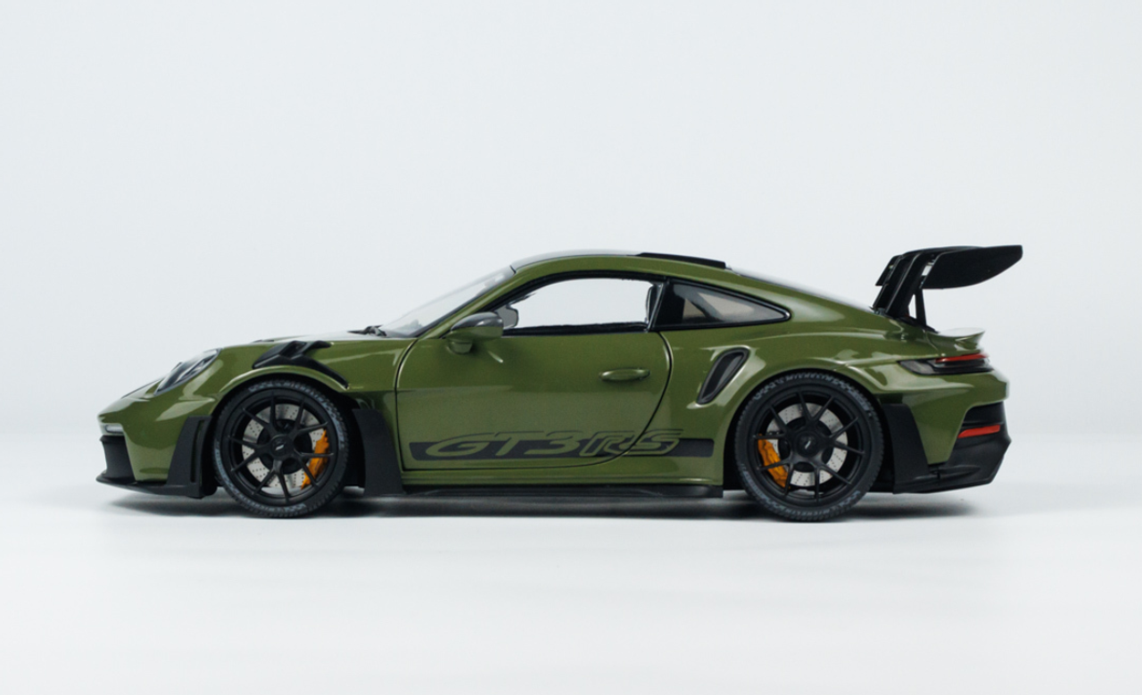 MINICHAMPS Porsche 911 RS グリーン 1/18 Minichamps Porsche 911 (992) GT3 RS (Olive Green