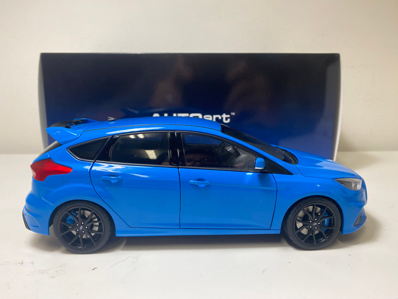 DAMAGED DEFECT AS-IS 1/18 AUTOart Ford Focus RS (Blue) Full Open Car Model