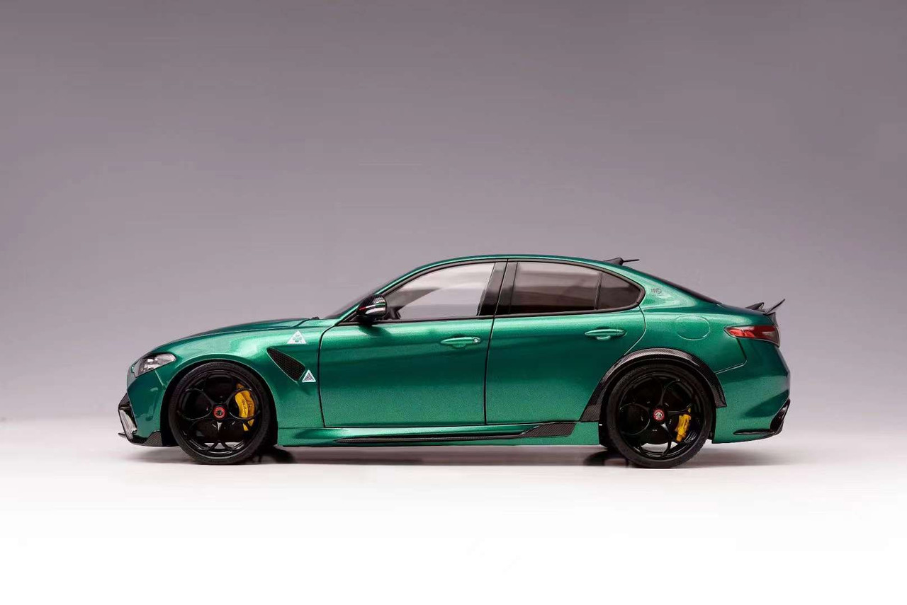 1/18 Motorhelix Alfa Romeo GTA (Montreal Green) Diecast Car Model with Extra Engine Limited