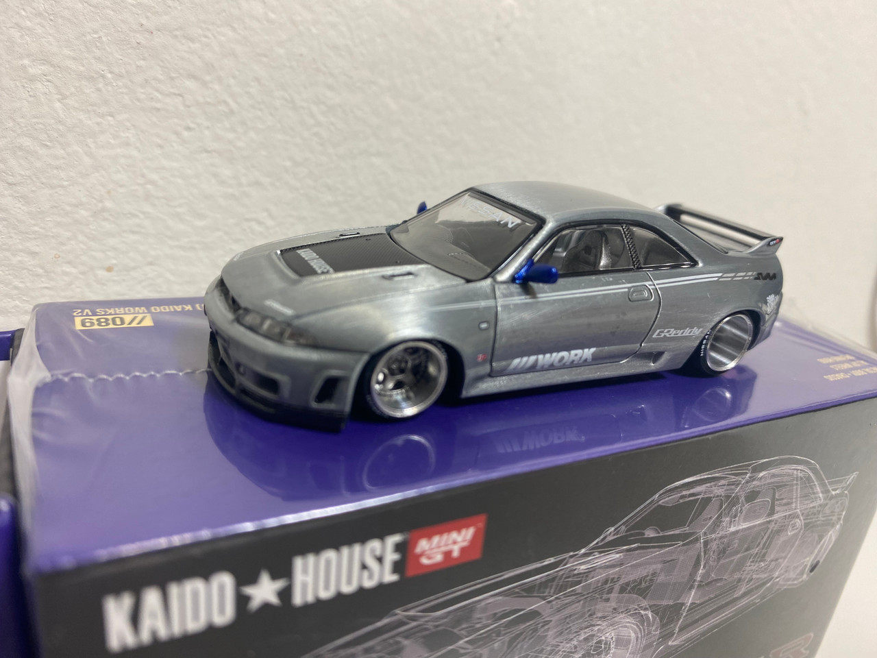 CHASE CAR 1/64 Kaido House & Mini GT Nissan Skyline GT-R (R33) Kaido Works V2 Diecast Car Model