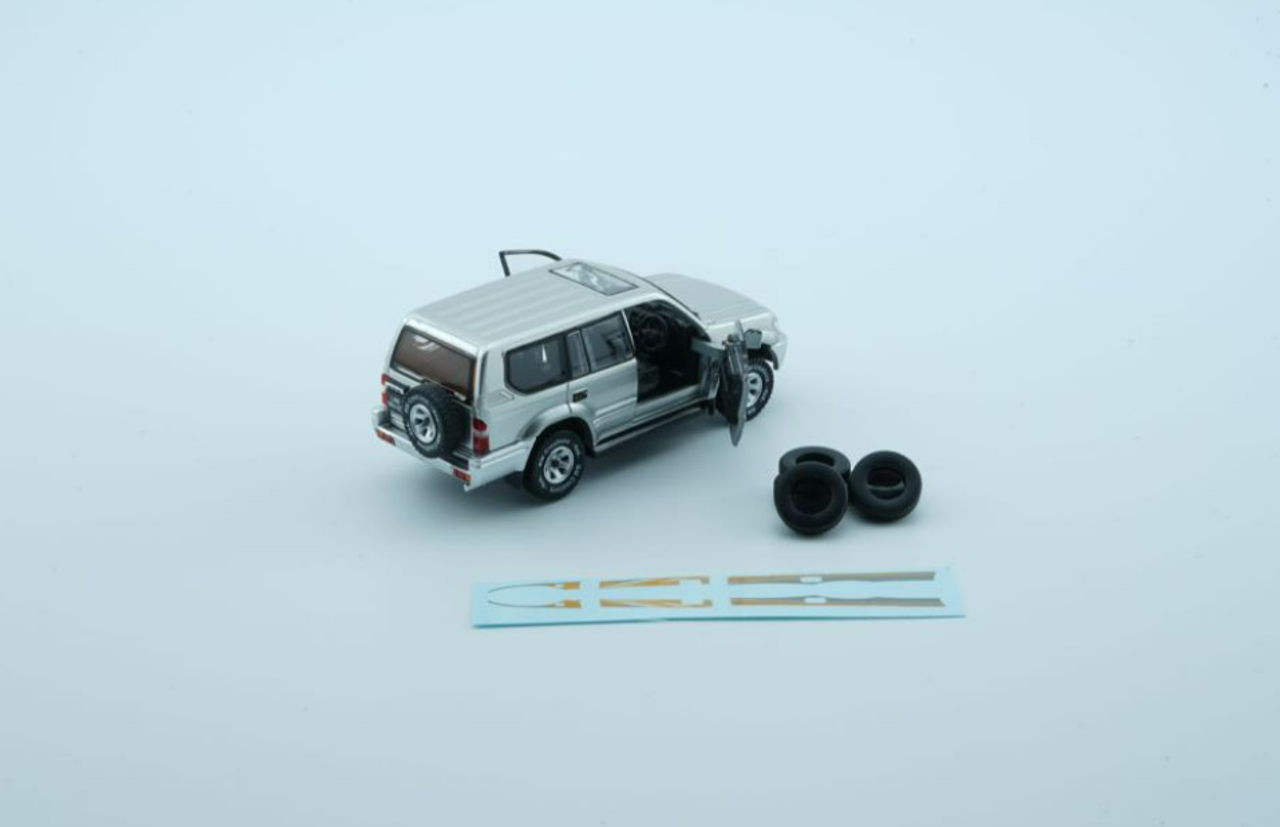 1/64 BM Creations Toyota Land Cruiser Prado LC95 -Silver (LHD)