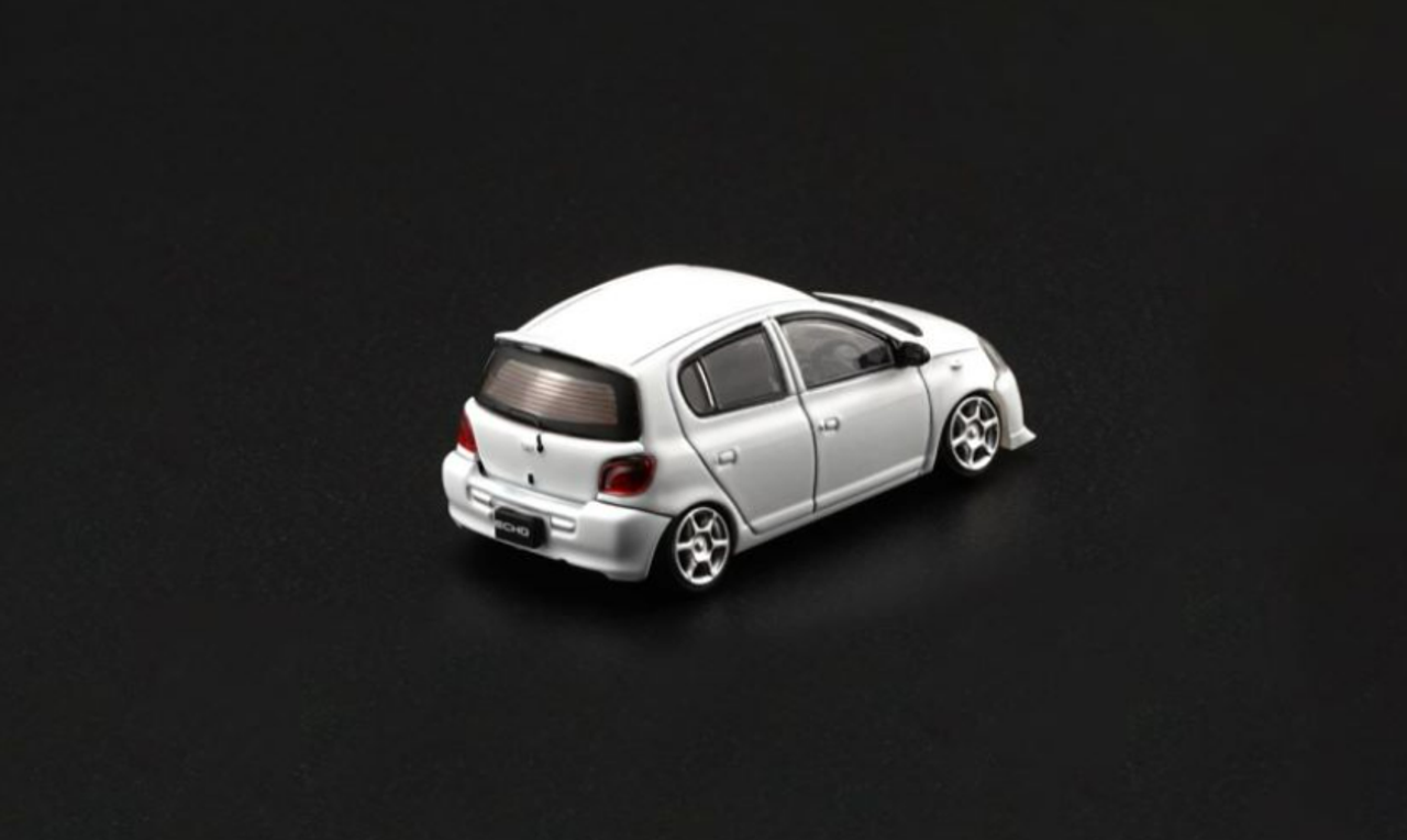 1/64 BM Creations Toyota 1998 Yaris / Echo / Vitz 5 doors -White (RHD)