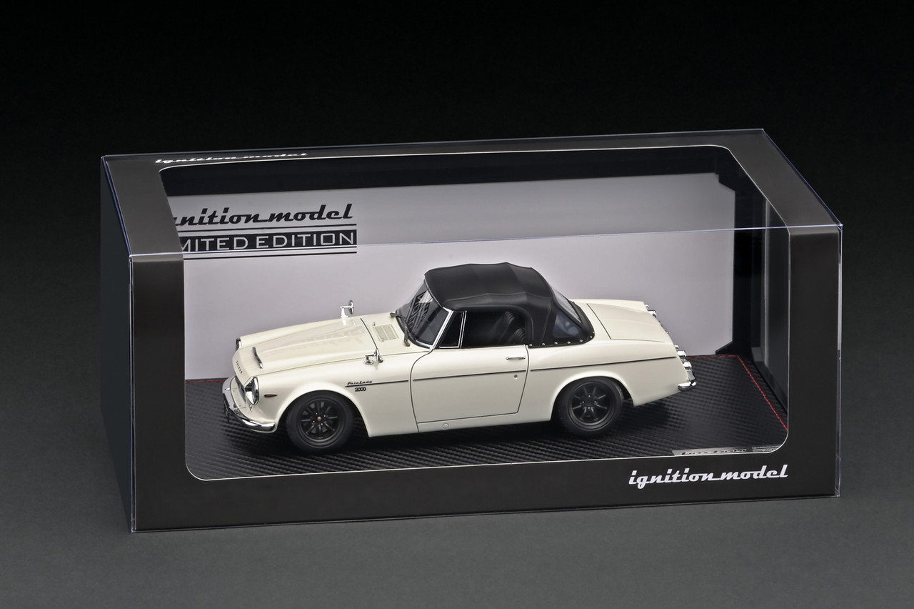 1/18 Ignition Model DATSUN Fairlady 2000 (SR311) White With U20 Engine 