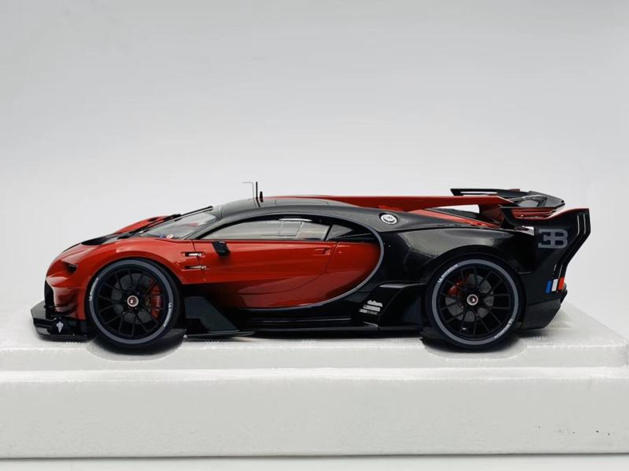 1/18 AUTOart Bugatti Chiron Vision GT (Red & Black) Car Model