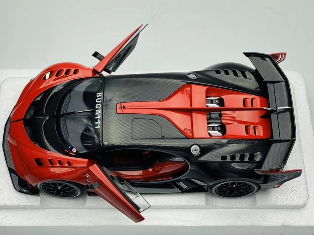 1/18 AUTOart Bugatti Chiron Vision GT (Red & Black) Car Model