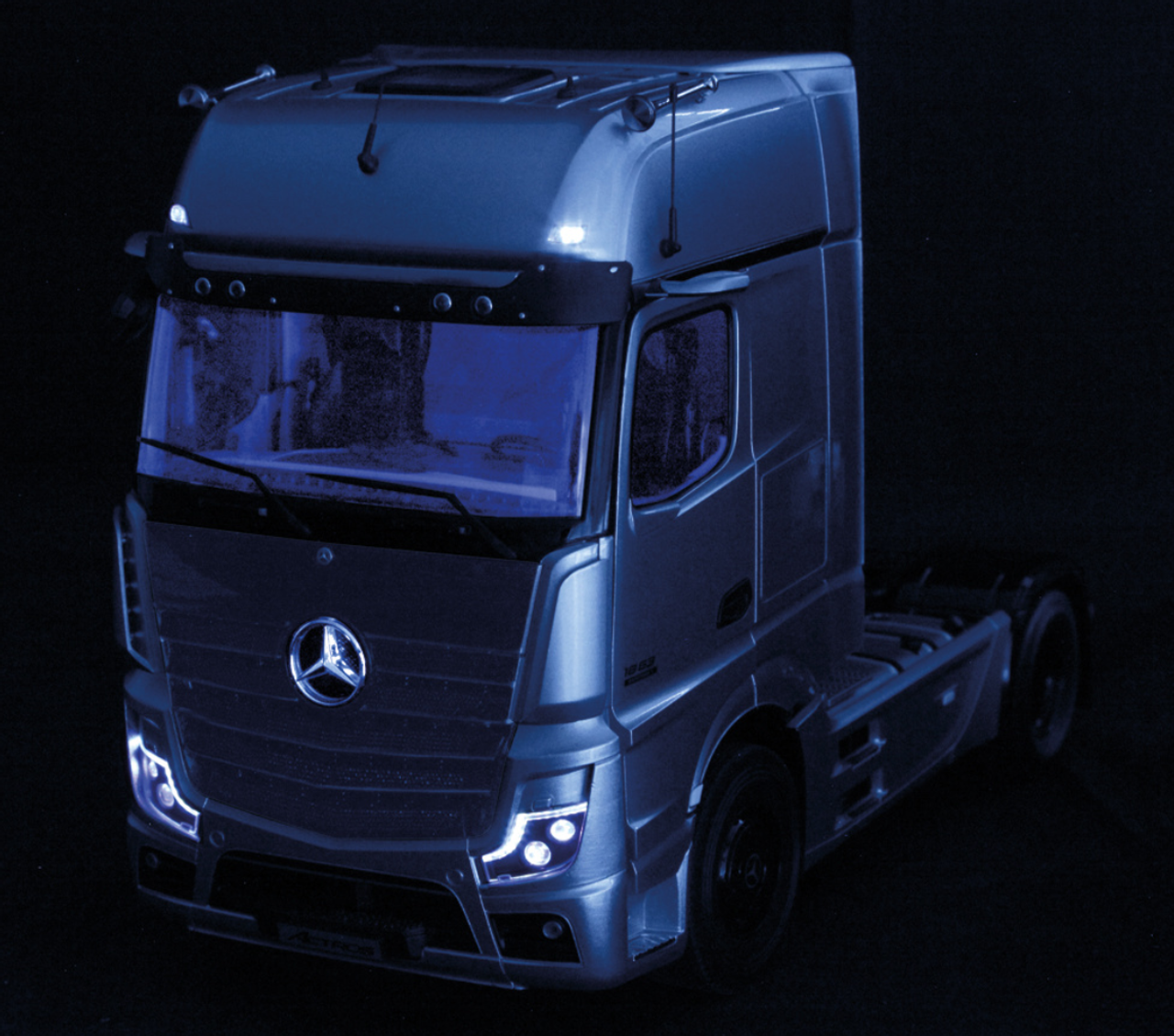 1/18 NZG Mercedes-Benz Actros GigaSpace 4x2 "Edition 3" (Silver Grey) Diecast Car Model with Lights