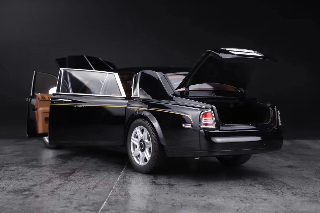 1/18 Kyosho Rolls-Royce Phantom Extended Wheelbase (EWB) (Black w/ Golden Line) Diecast Car Model Limited 200