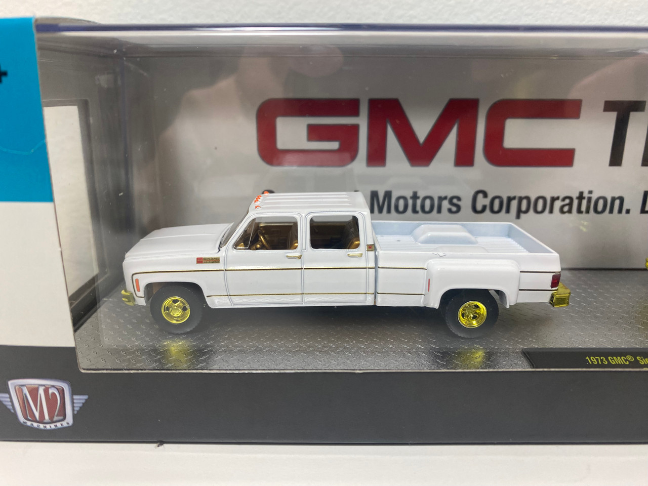 CHASE CAR 1/64 M2 Machines 1973 GMC Sierra 3500 & 1976 GMC Truck 2 