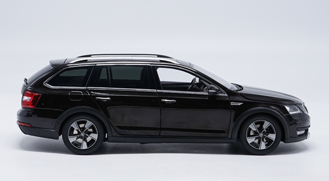 1/18 Dealer Edition Skoda Octavia Combi Touring (Black) Diecast Car Model