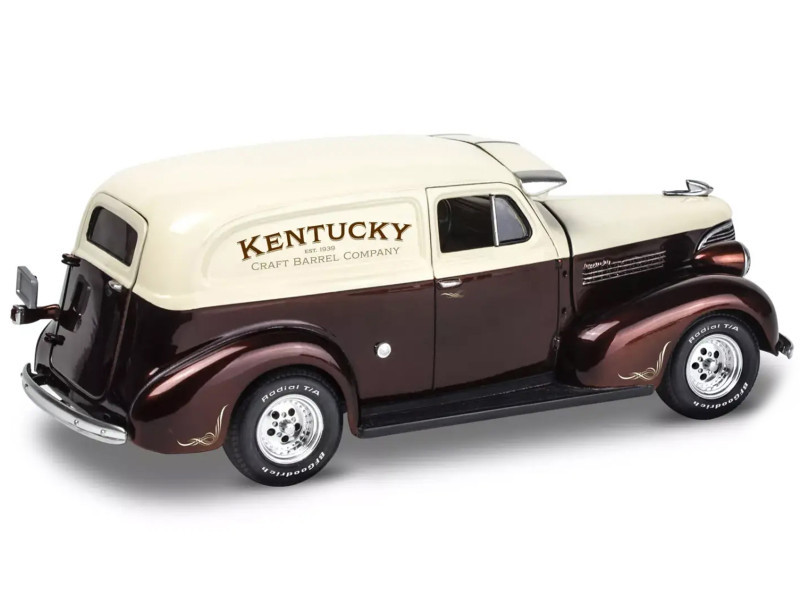 Level 4 Model Kit 1939 Chevrolet Sedan Delivery with Barrel