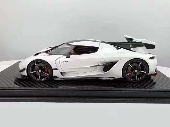 1/18 Frontiart Koenigsegg Jesko (Crystal White) Resin Car Model