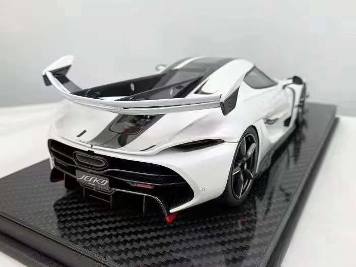 1/18 Frontiart Koenigsegg Jesko (Crystal White) Resin Car Model