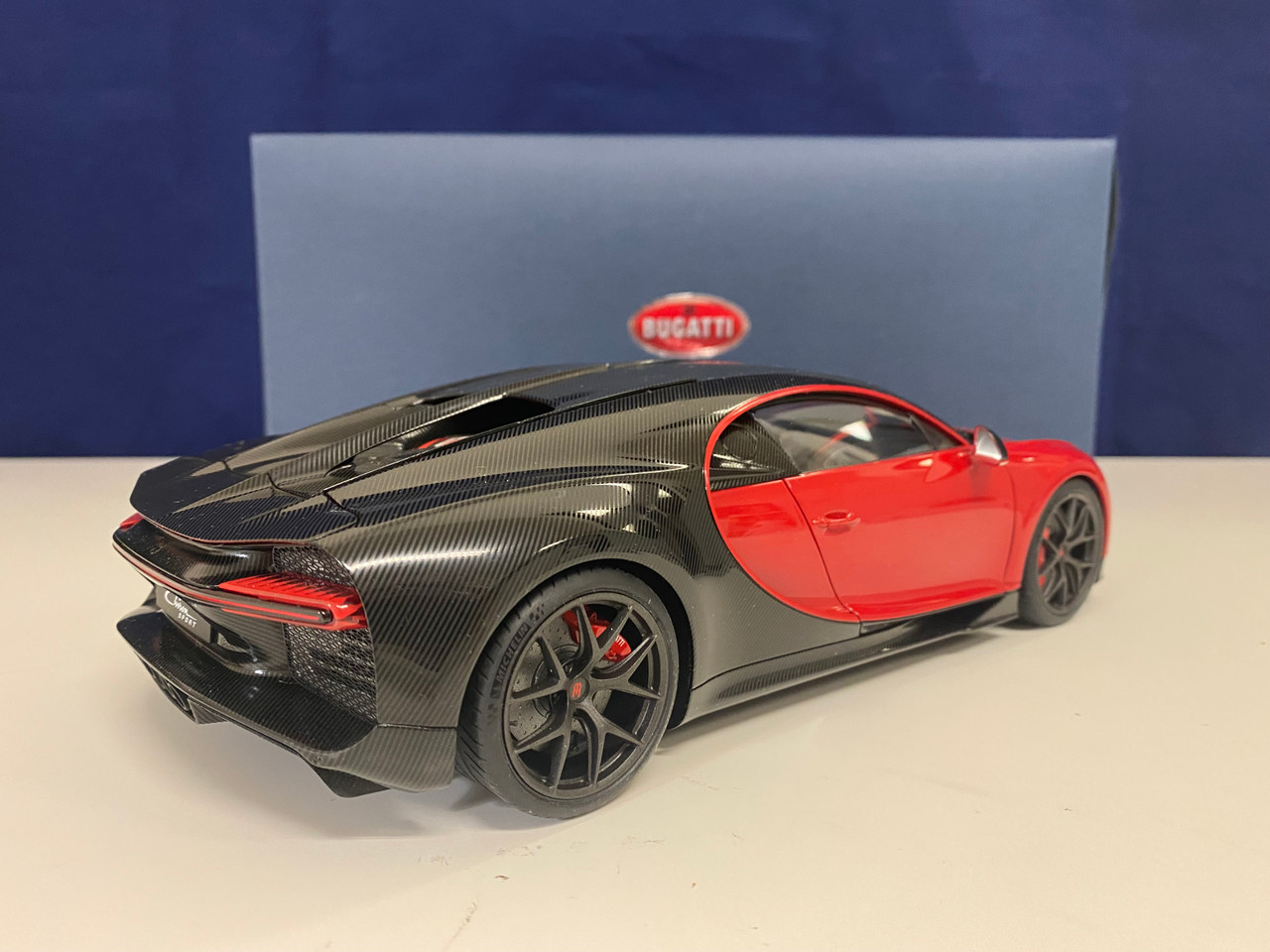 OPEN BOX AS-IS 1/18 AUTOart 2019 Bugatti Chiron Sport (Italian Red & Carbon) Car Model