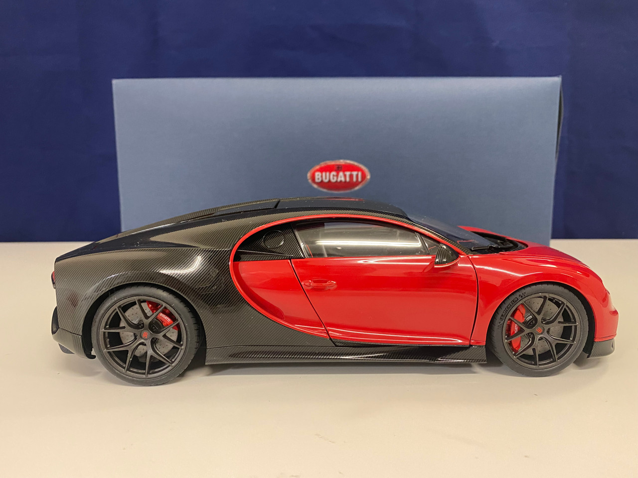 OPEN BOX AS-IS 1/18 AUTOart 2019 Bugatti Chiron Sport (Italian Red & Carbon) Car Model