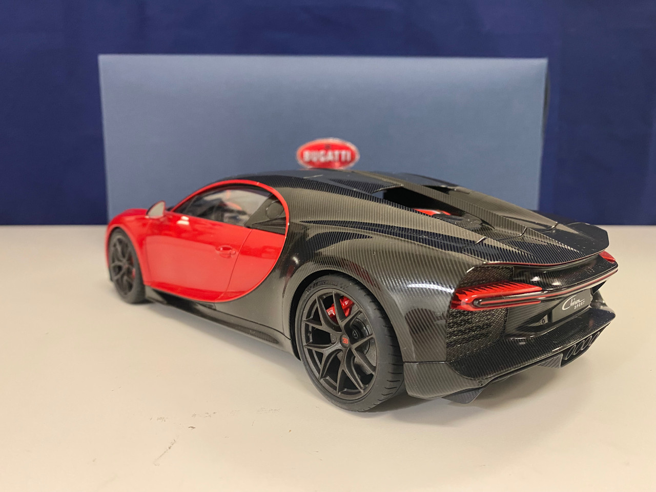 OPEN BOX AS-IS 1/18 AUTOart 2019 Bugatti Chiron Sport (Italian Red & Carbon) Car Model