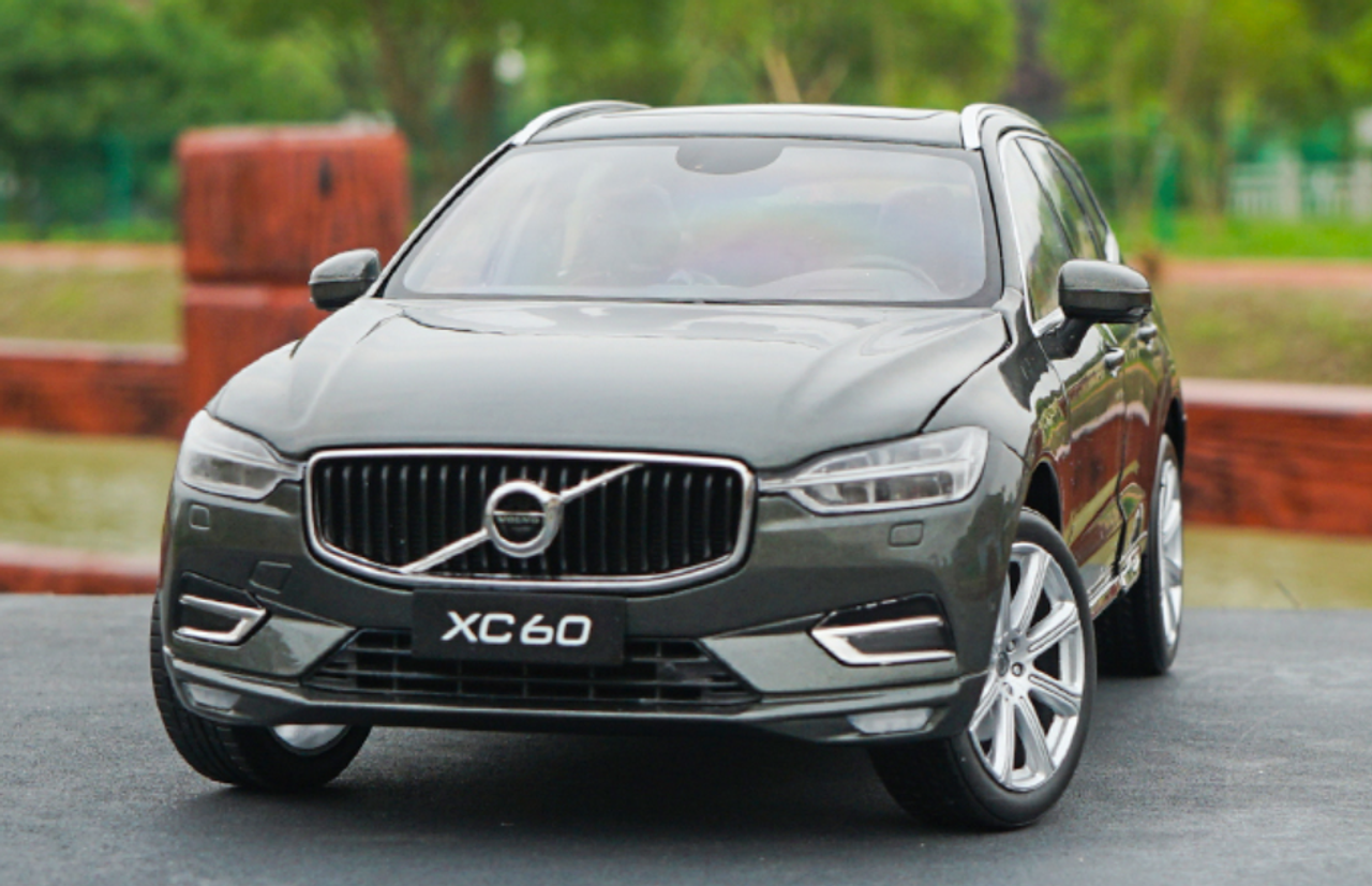 1/18 Dealer Edition Volvo XC60 Inscription Luxury (Grey) (2018-Current) Diecast Car Model