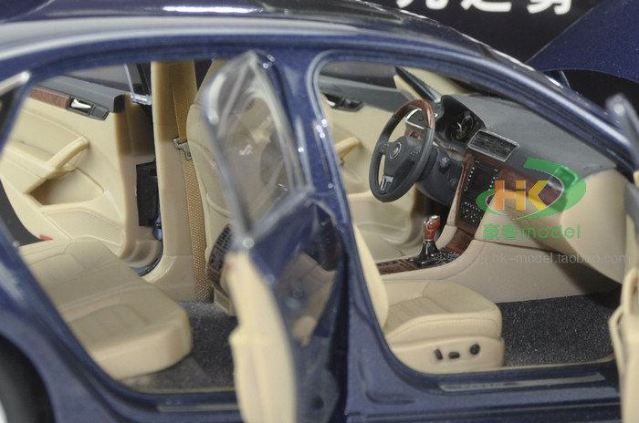 1/18 Dealer Edition 2011-2018 Volkswagen Passat (Dark Blue