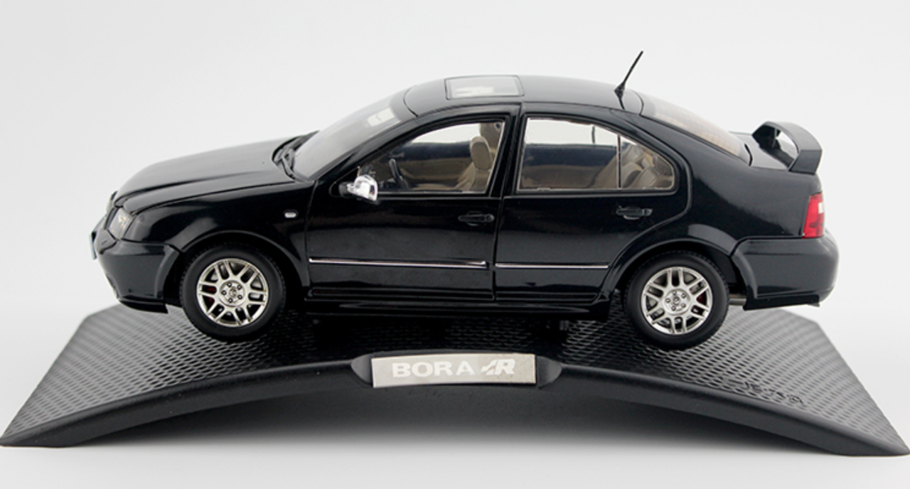 1/18 Dealer Edition Volkswagen VW Jetta R / Bora R (Black) 4th generation (A4, Typ 1J; 1999–2005) Diecast Car Model