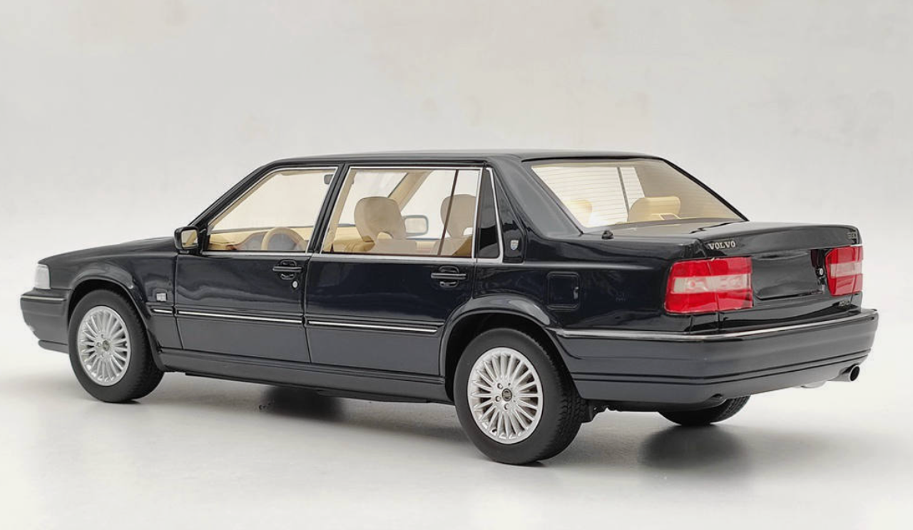 1/18 DNA Collectibles 1998 Volvo S90 Royal Level 3 (Dark Blue) Car Model