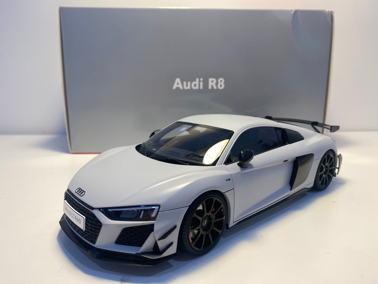 【ミニカー 美品】ケンファイ 1/18 アウディ R8 2021 黒 ミニカー/完成品 KENGFai ケンファイ 1/18 アウディ 2021 R8 クーペ