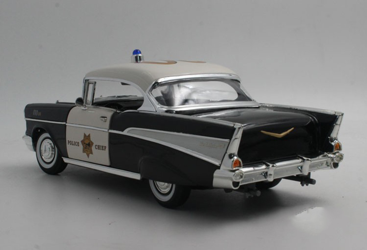 1/18 シボレーベルエア POLICE CHIEF 1957 ミニカー Amazon.co.jp: 中古 1/18 シボレーベルエア ポリスカー POLICE