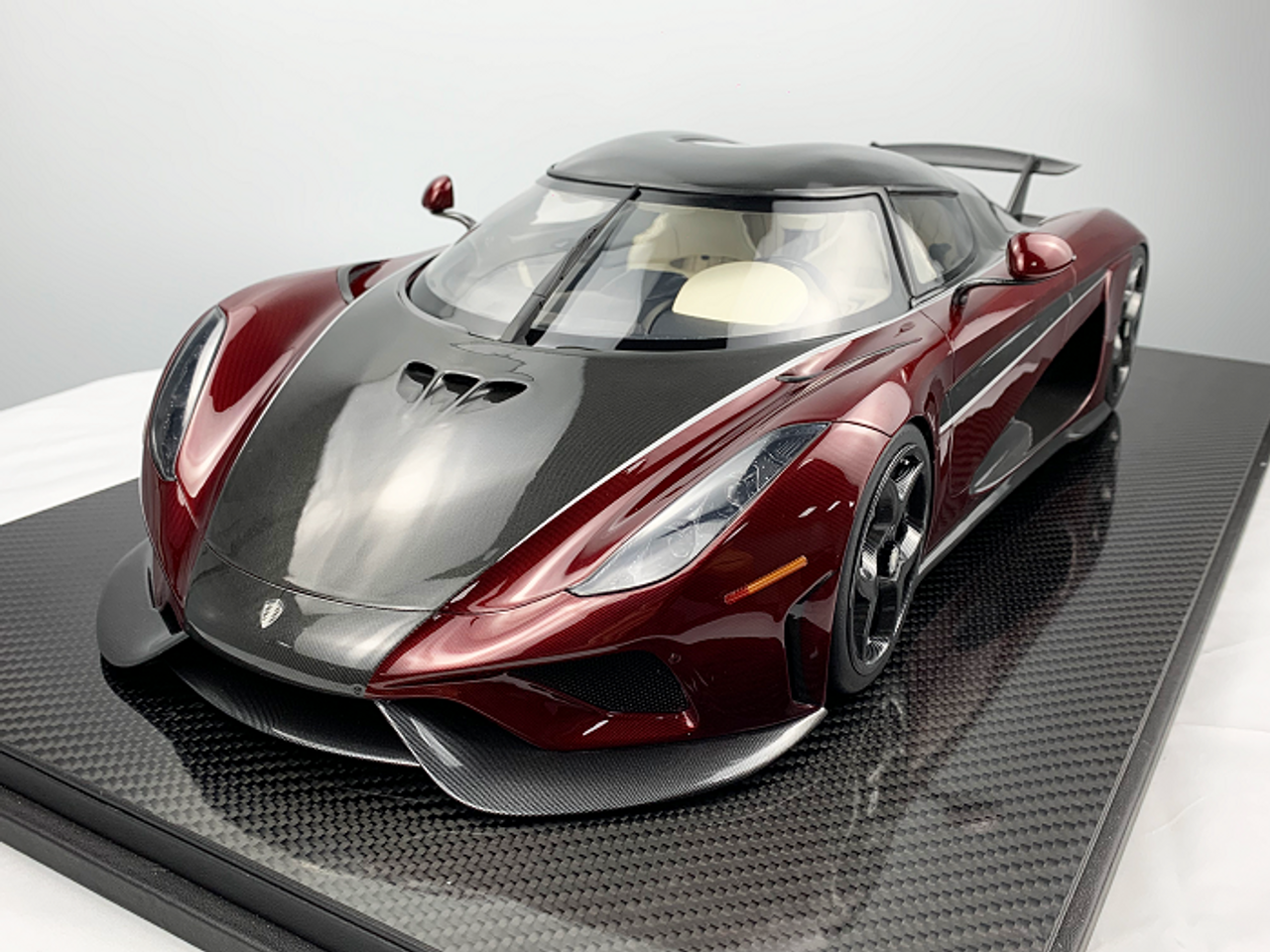 1/8 Frontiart Koenigsegg Regera (Burgundy Red Tinted Carbon) Car Model