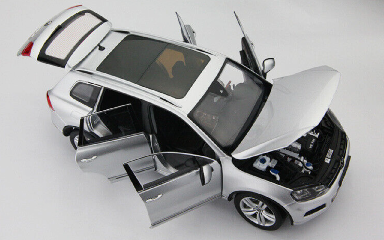 1/18 Kyosho 2010 Volkswagen VW Touareg TSI (Silver) Diecast Car Model