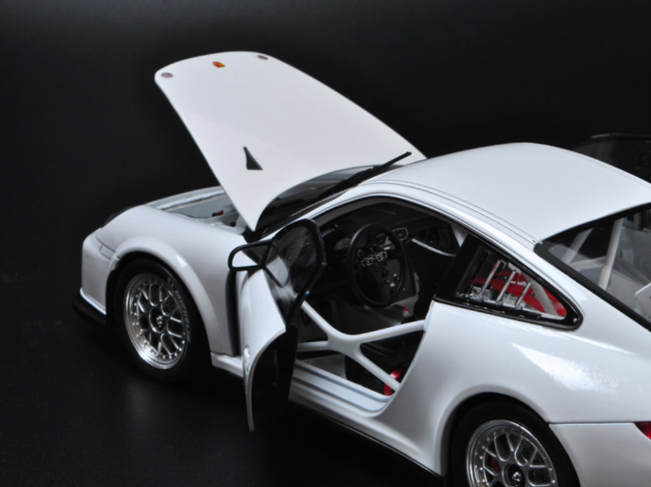 1/18 Porsche 911 GT3 Cup (White) Diecast Car Model
