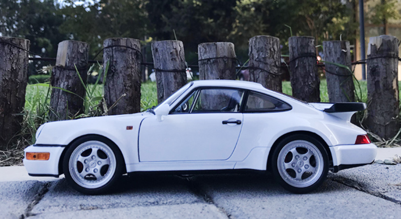 1/18 Porsche 911 Turbo 964 (White) Diecast Car Model