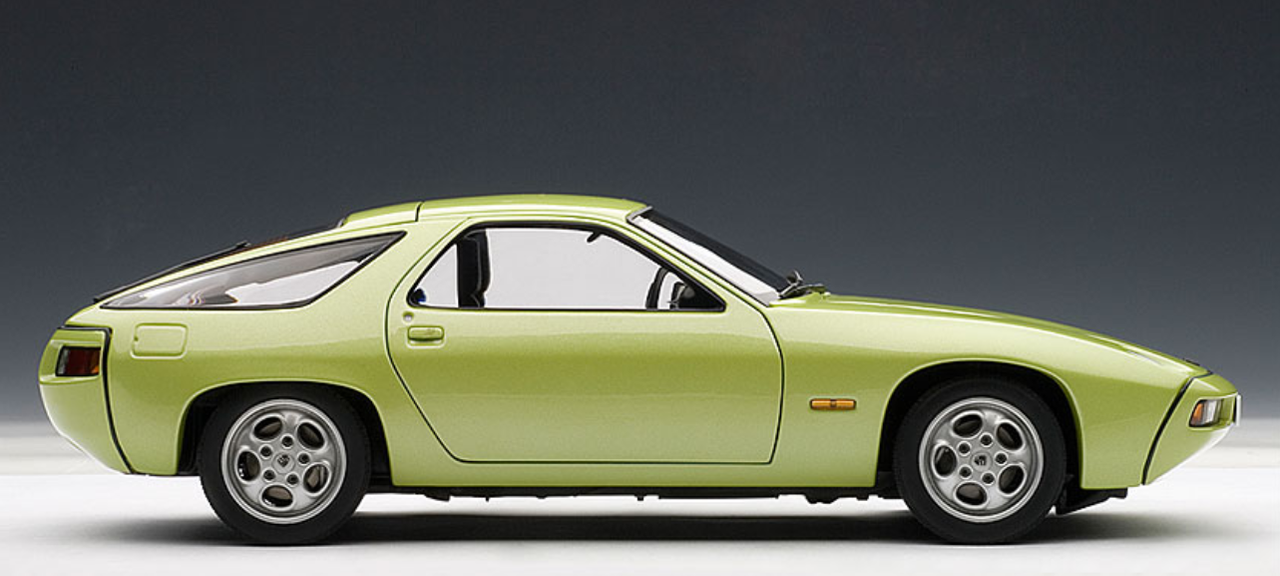 1/18 AUTOart Porsche 928 (LIND GREEN METALLIC) Diecast Model 77904