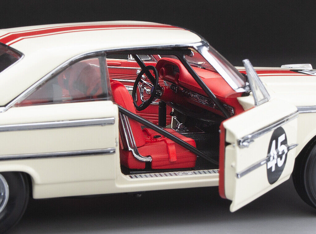 1/18 Sunstar 1963 Ford Galaxie 500/XL #45 British Saloon Car