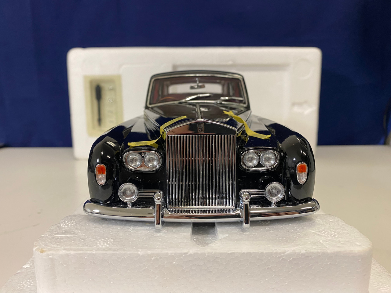 1/18 Dealer Edition 1968-1990 Rolls-Royce Phantom VI Hardtop (Black) Diecast Car Model (NO Color Box)